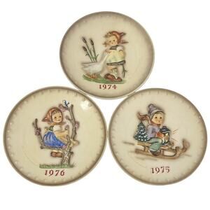 Goebel Hummel Annual Collector Plates 3D In Bas Relief In Box 1974 1975 197